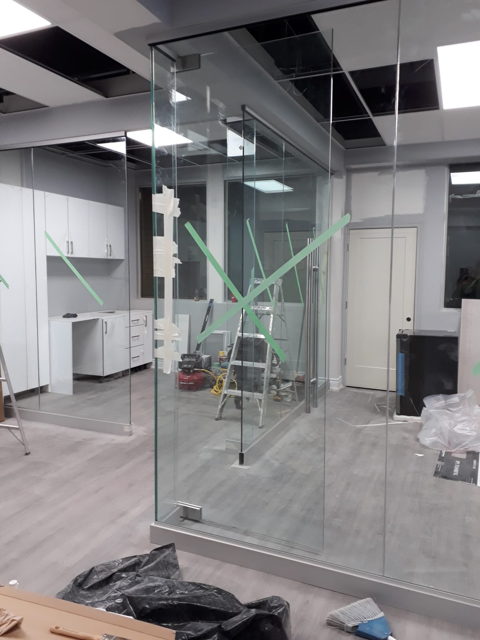 Glass partition commercial